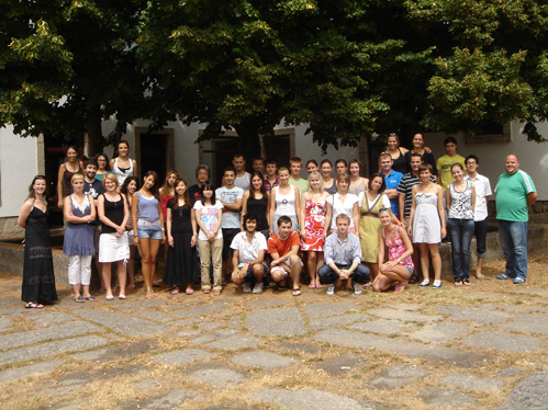 Mais de 30 alunos aprendem português na academia