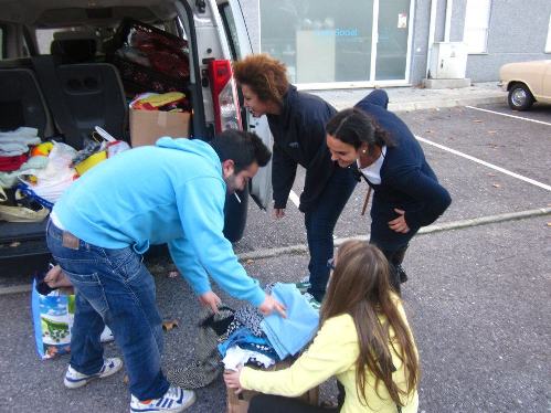 AAUBI distribui bens recolhidos em campanha de solidariedade.