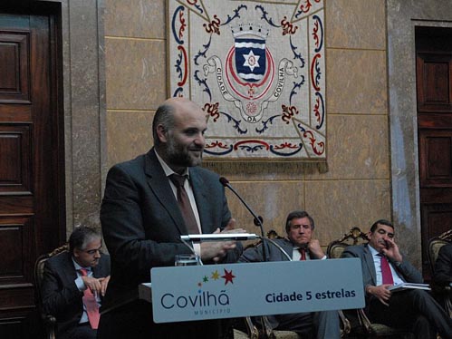 Vários autarcas e advogados reuniram-se na Câmara da Covilhã para debater o mapa judicial (Foto retirada de: http://www.cm-covilha.pt/)