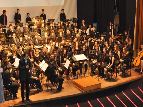 No teatro municipal estiveram cerca de 80 músicos