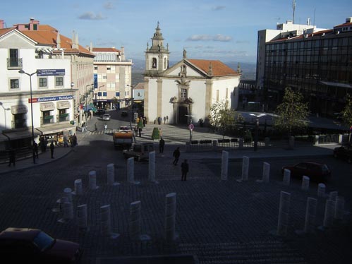 O café literário deste mês tem como orador Albano Martins e decorre no centro da cidade