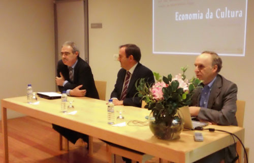 José Pires Manso na apresentação da sua palestra, juntamente com o diretor do museu e o reitor da UBI, João Queiroz