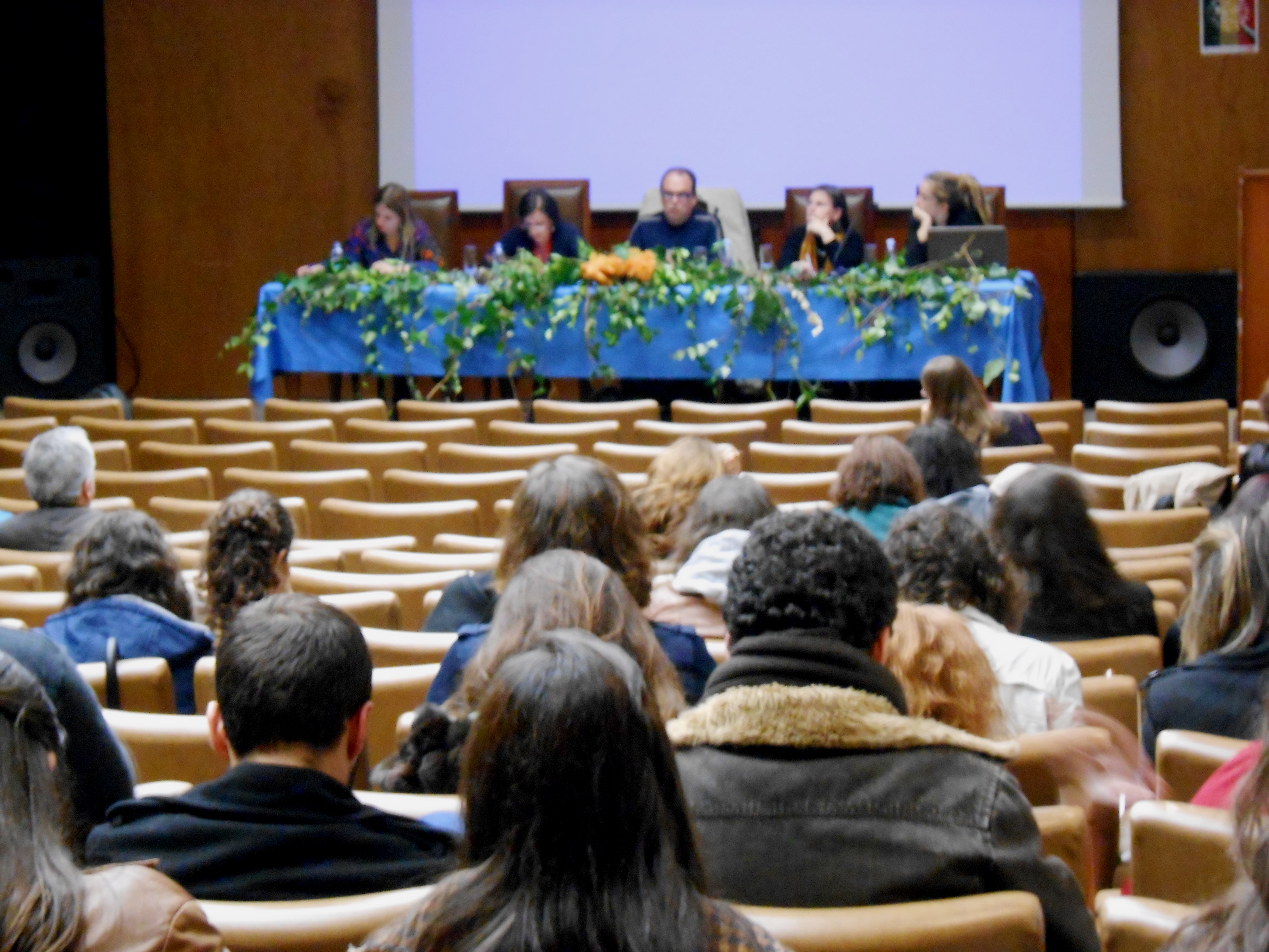 Mesa de debate no segundo dia de congresso