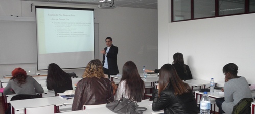 Ramon Blanco a apresentar o tema subordinado à aula aberta: Desenvolvimento e Segurança 