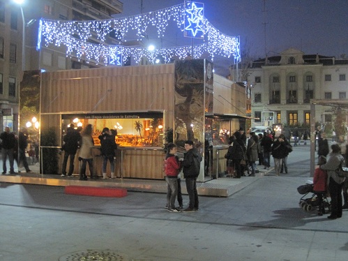 Caseta donde se representan las 4 imágenes del nacimiento en la Plaza de la Montañeta, en Alicante.