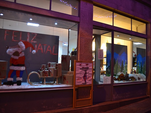 O pequeno comércio marca presença nas ruas do centro da cidade