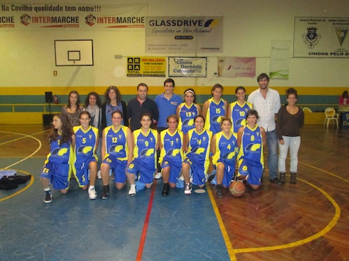 A formação de sub 19 femininos sagrou campeã distrital de basquetebol