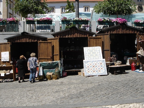 A Feira de Velharias abre o conjunto de mostras que decorrem no pelourinho