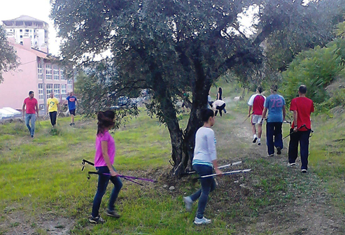 Sessão prática do workshop Nordic Walking, no circuito de manutenção da UBI