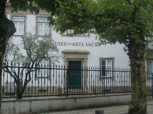 Vista da fachada principal do museu.