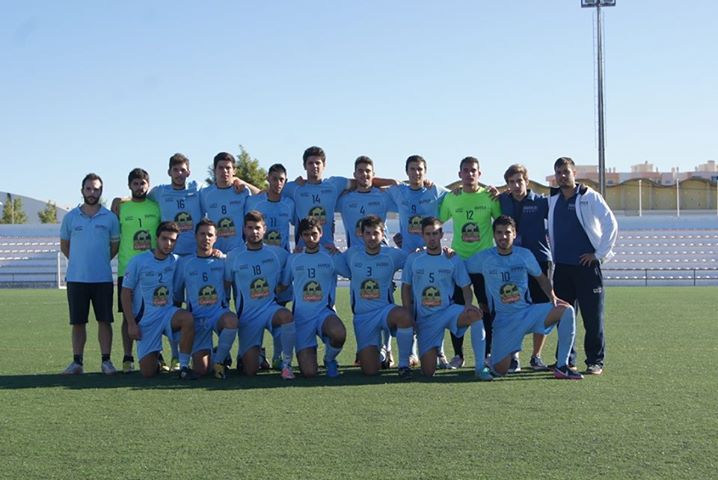 Equipa de futebol de 11 da UBI em acção no Algarve