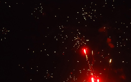 O habitual fogo de artifício visível por toda a região