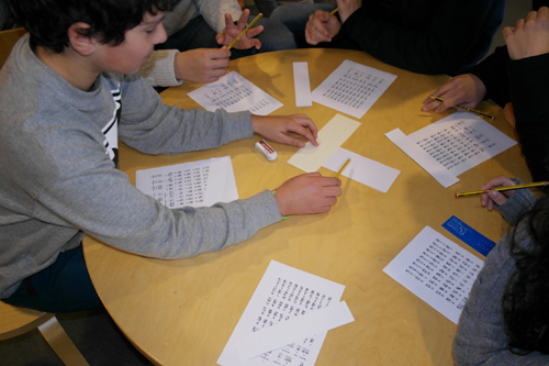 Os alunos albicastrenses aprenderam a história e contactaram com o sistema braille 