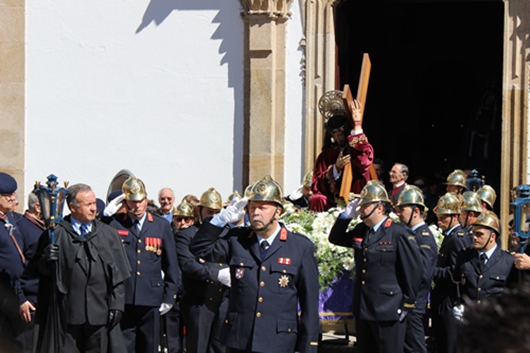 Saída da procissão da Igreja da Misericórdia.