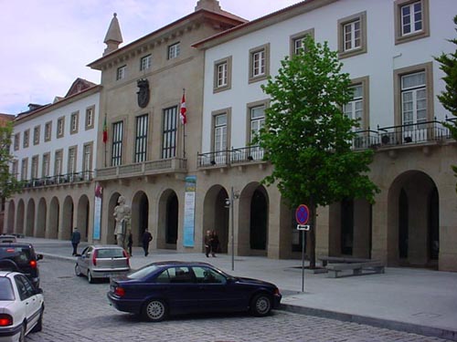 A autarquia vai dinamizar um abaixo-assinado contra o encerramento de escola do primeiro ciclo