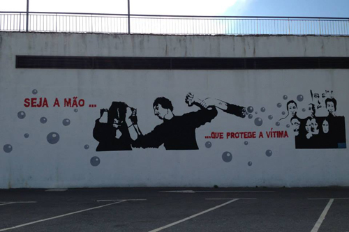 O mural da Covilhã está situado junto ao Jardim do Lago
