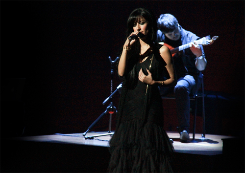 Ana Moura tem atuado um pouco por todo o mundo. Na imagem, concerto realizado na Colômbia (Foto: http://www.anamoura.com.pt/)