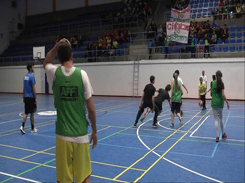 Jogo de basquetebol na II edição do PODIUM