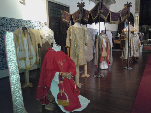 Mostra de Vestes Litúrgicas patente na Igreja da Misericórdia