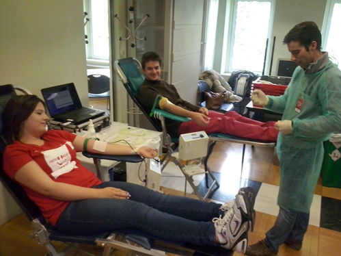 Recolha de sangue realizada no pólo IV da UBI (Foto: Leonardo Alves)