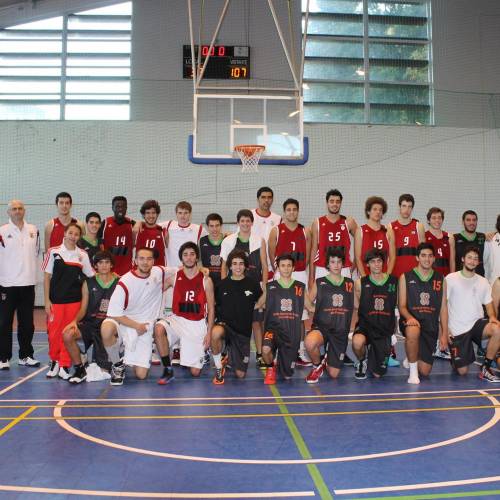 Equipas depois do jogo. (Fonte: ESQP/UBI)