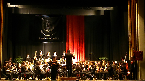 Wanda Stuart acompanhou a Banda da Covilhã em palco