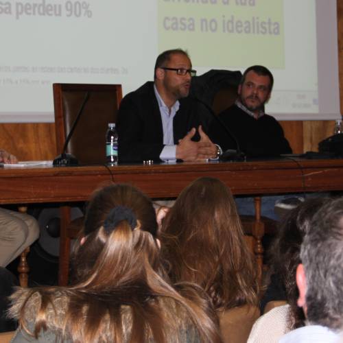Pedro Leal, Pedro Monteiro e Diogo Queiroz de Andrade na Mesa de Jornalismo com João Canavilhas, um dos organizadores do Congresso