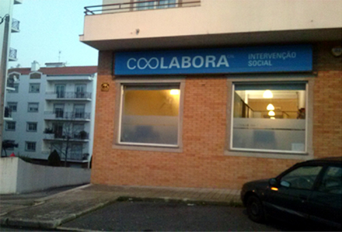 A sede da Coolabora está localizada na zona baixa da Covilhã, num discreto bairro residencial