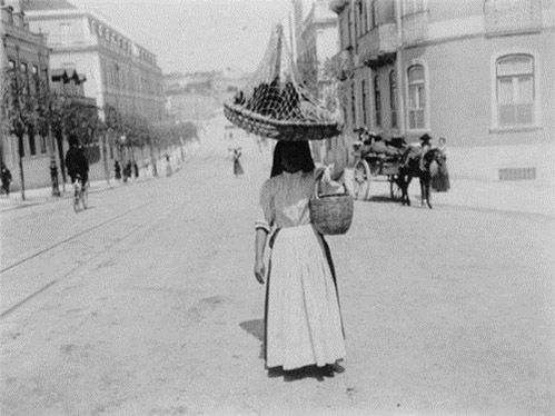 Vendedeira de Galinhas (Foto: Blog Restos de Colecção)