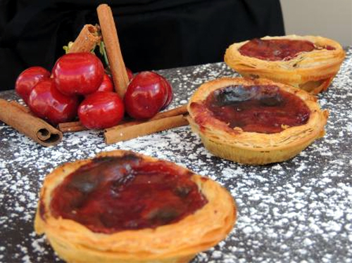 O pastel de cereja foi recentemente promovido nos espaços da TAP e agora viaja até Espanha (Foto: CM Fundão)