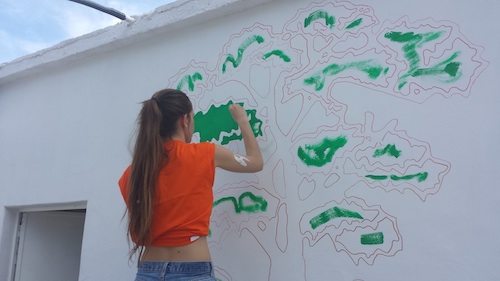 Na segunda-feira, os estudantes pintaram um mural na Liga dos Amigos dos Penedos Altos