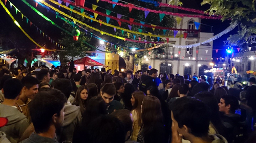 A festa tem atraído muito público ao espaço situado no centro da cidade