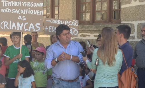 Pedro Leitão, durante a reunião que decorreu na Bouça, freguesia de Cortes do Meio