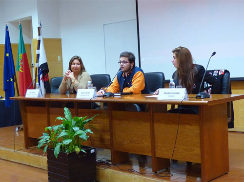  Rita Themudo, Gestora de Recursos Humanos do Banco Santander Totta, Nelson Carvalho e Cláudia Fernandes do CESUBI. Foto: FCSH