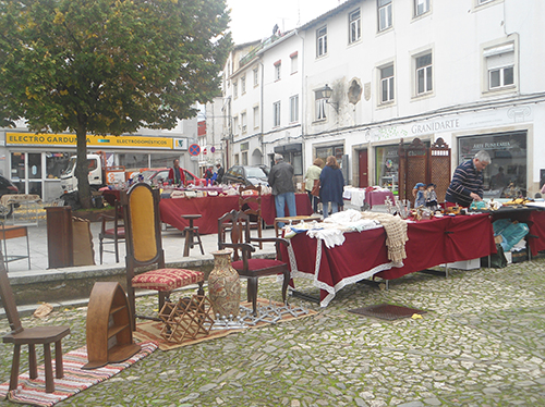 O Mercado de Trocas e Usados ocorreu no largo da igreja Matriz