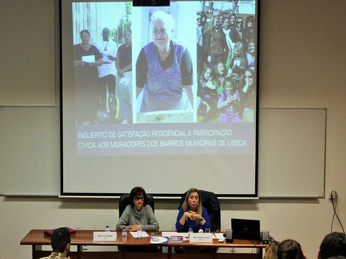Mesa de oradores: Maria Simões, professora da UBI(à esquerda) e Maria Helena Correia(à direita)