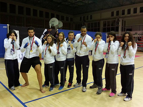 Atletas da AAUBI medalhados no CNU de Kickboxing Light Kick. Foto: FADU