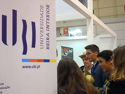 Foram muitos os jovens a acorrerem ao stand da UBI instalado na Futurália