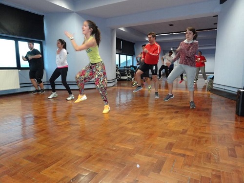 Participantes na aula de zumba