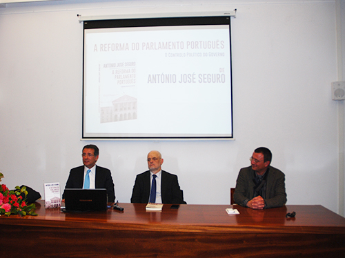 António José Seguro (à esquerda) durante a apresentação