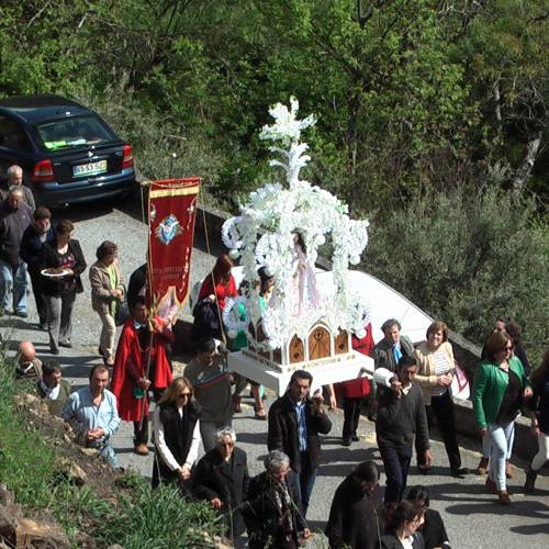 Procissão em honra e louvor do Divino Espírito Santo