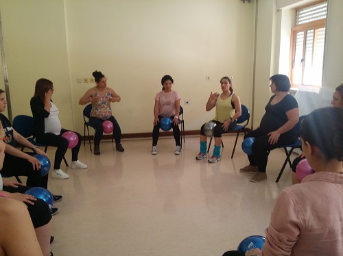 A instrutora Ana Alves (camisola amarela) durante o seu workshop de treino funcional com as suas formandas.