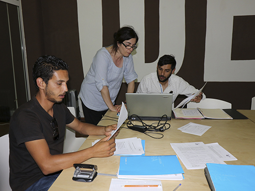 Rosa Carreira com dois dos participantes
