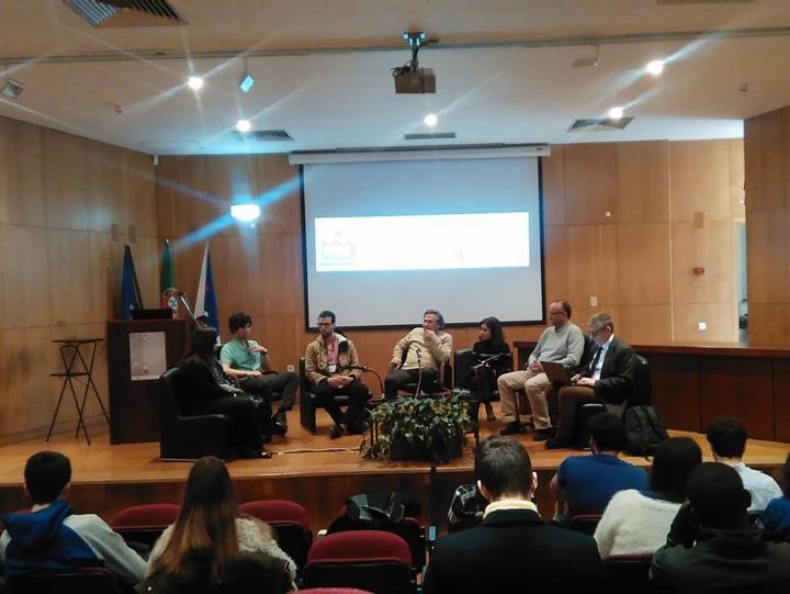 Sessão de mesa redonda.