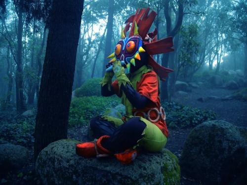 Cosplay da personagem Skull Kid, da saga de jogos de vídeo Legend of Zelda (foto de Felix works)