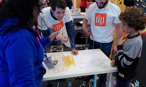 O concurso Torres de Esparguete foi uma das atrações do stand da UBI   FOTO: GRP-UBI