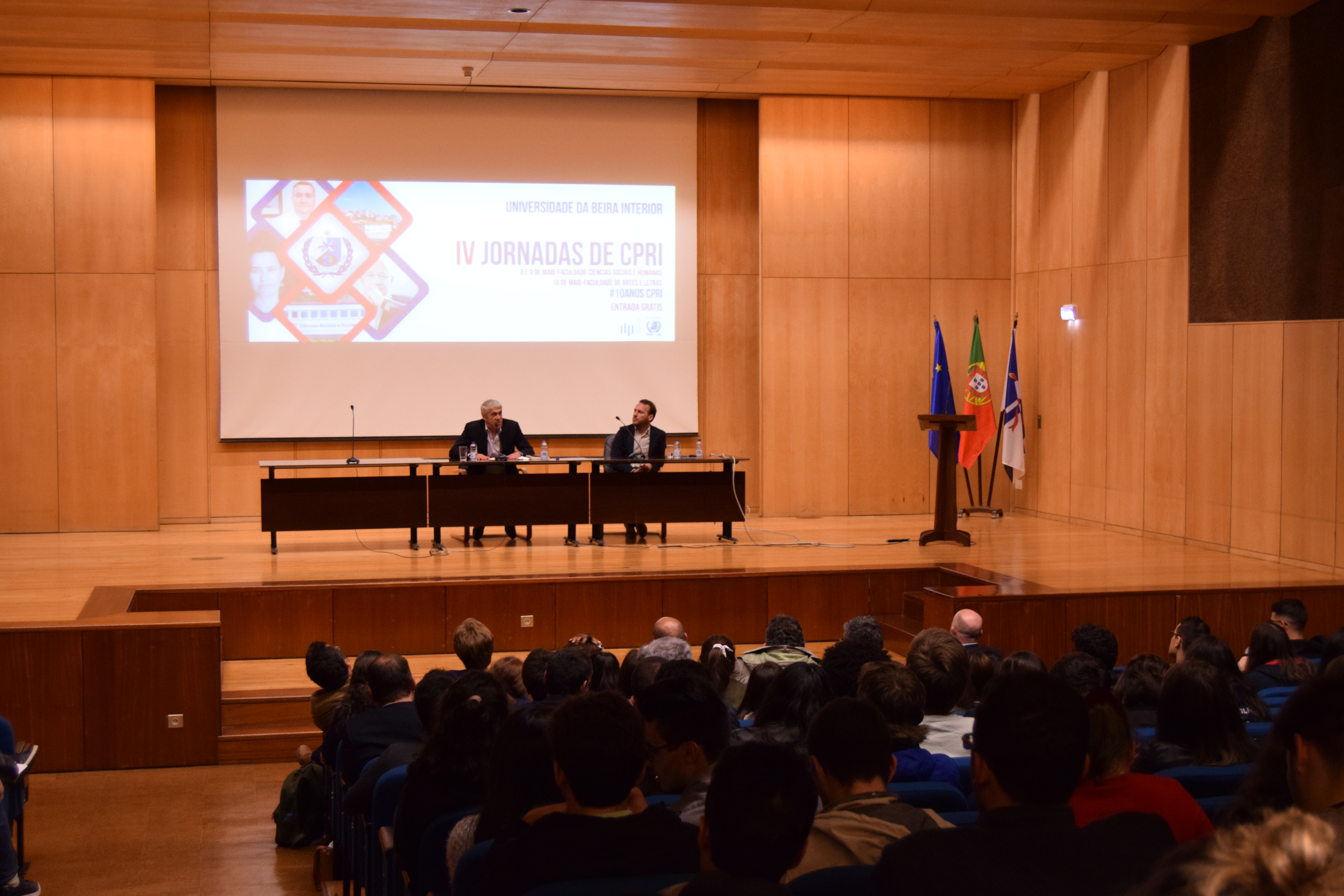 José Sócrates no início da aula aberta, no auditório das Sessões Solenes