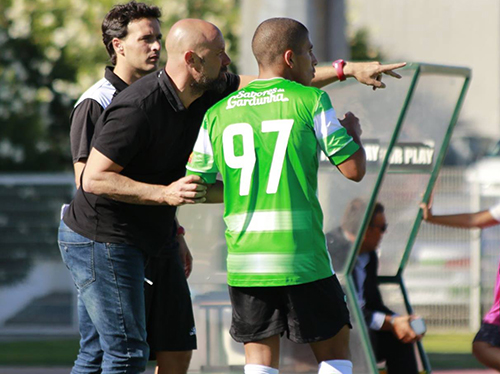 O jogo de domingo marcou a estreia do técnico José Augusto. Foto: Nelson Manteigas