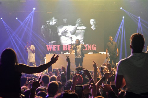 A banda Wet Bed Gang apresenta-se no último dia da Receção ao Caloiro. Foto: Luísa Boéssio e Clarissa Pion