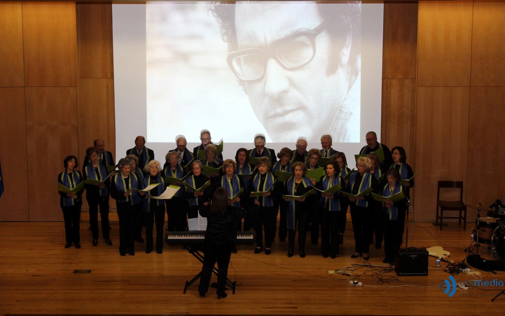 Tributo a Zeca Afonso contou com diversos artistas (foto: UBIMedia)